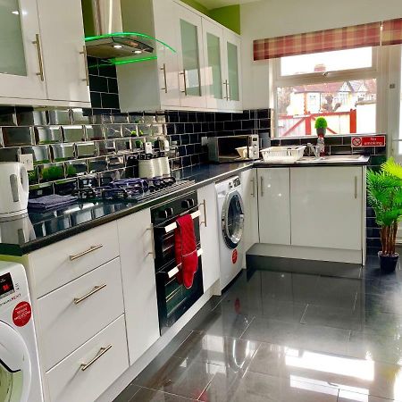 London 2 Bedroom Apartment, Kitchen, Reception And Private Garden 外观 照片