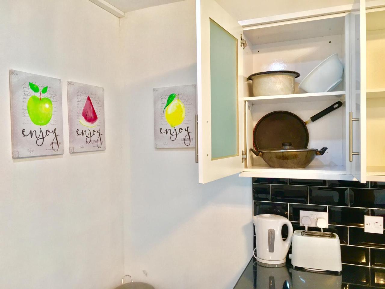 London 2 Bedroom Apartment, Kitchen, Reception And Private Garden 外观 照片