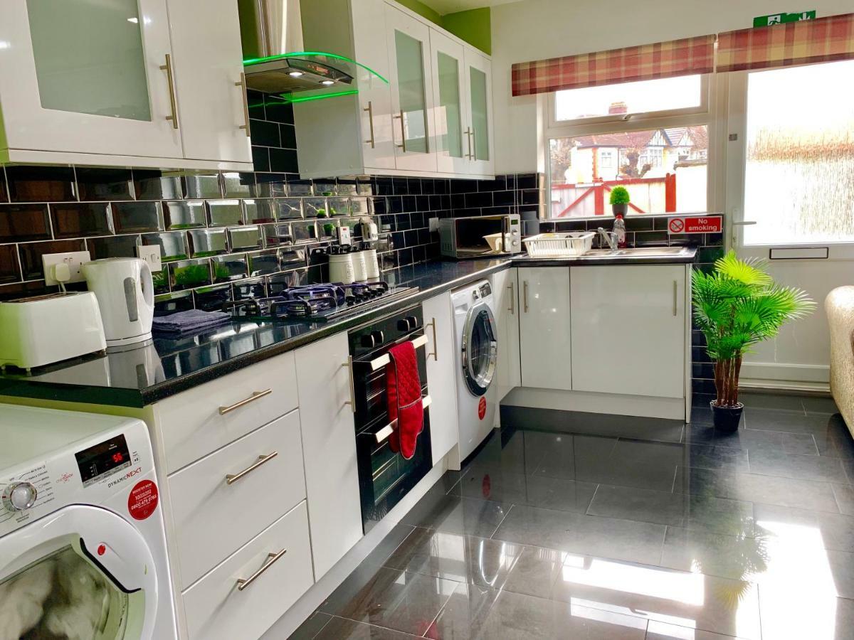 London 2 Bedroom Apartment, Kitchen, Reception And Private Garden 外观 照片