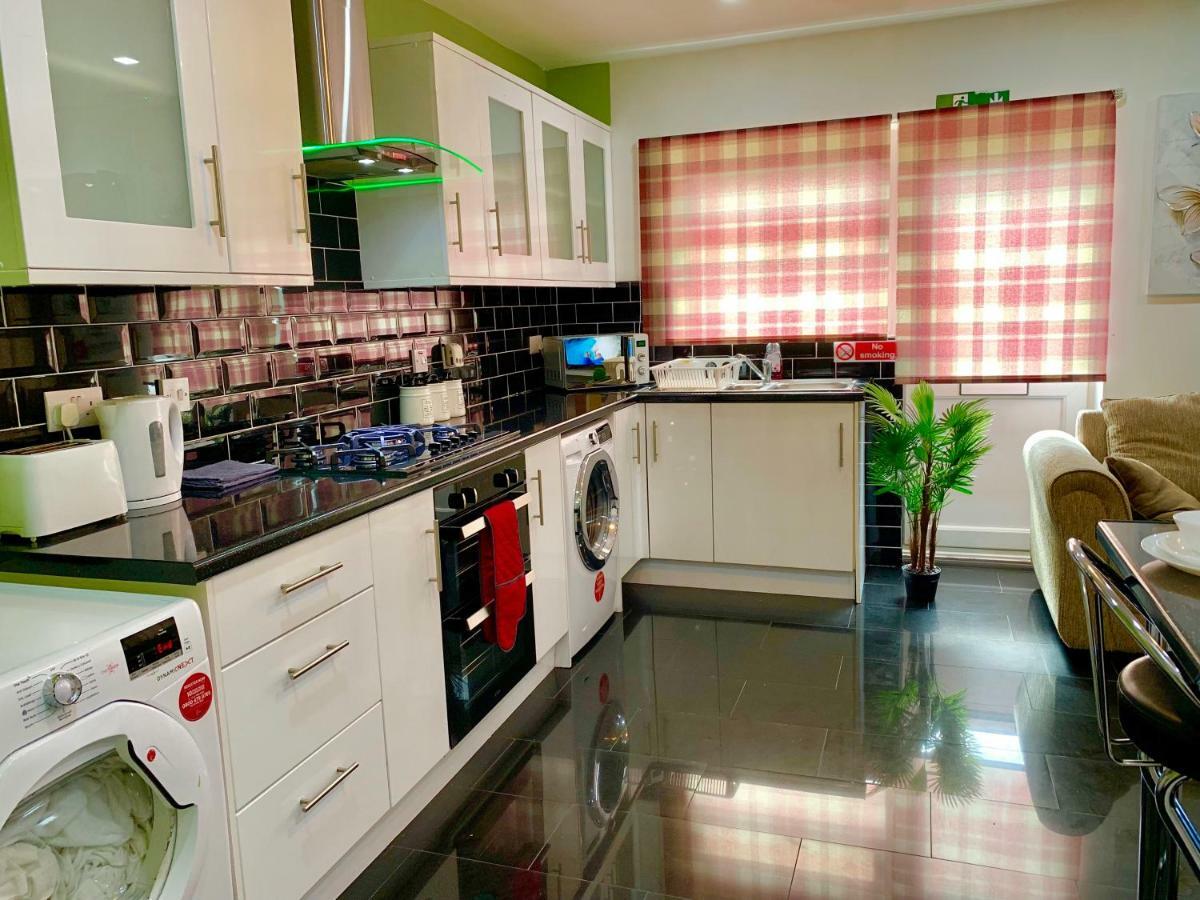 London 2 Bedroom Apartment, Kitchen, Reception And Private Garden 外观 照片